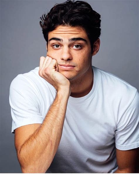 noah centineo penis|A história por trás da foto de Noah Centineo beijando。